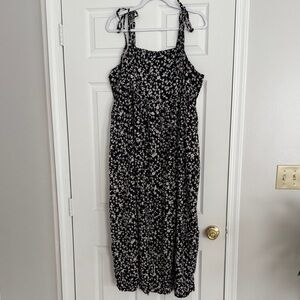 Old Navy Fit & Flare Cami Midi Floral Black and White Dress